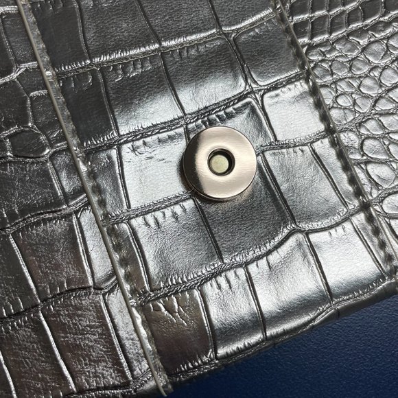 NWT JJ Winters Nikki Silver Clutch - Picture 9 of 11